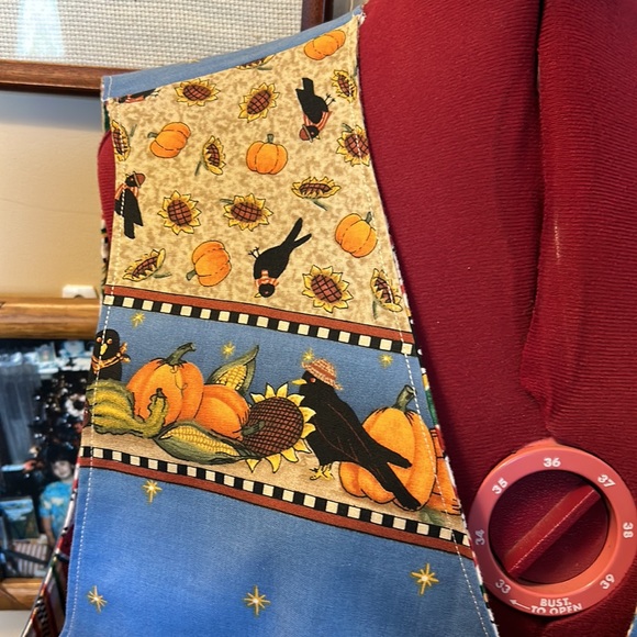 Hand crafted fall vest. Flannel inside, cotton fabric outside. Finished seems. - Picture 3 of 11